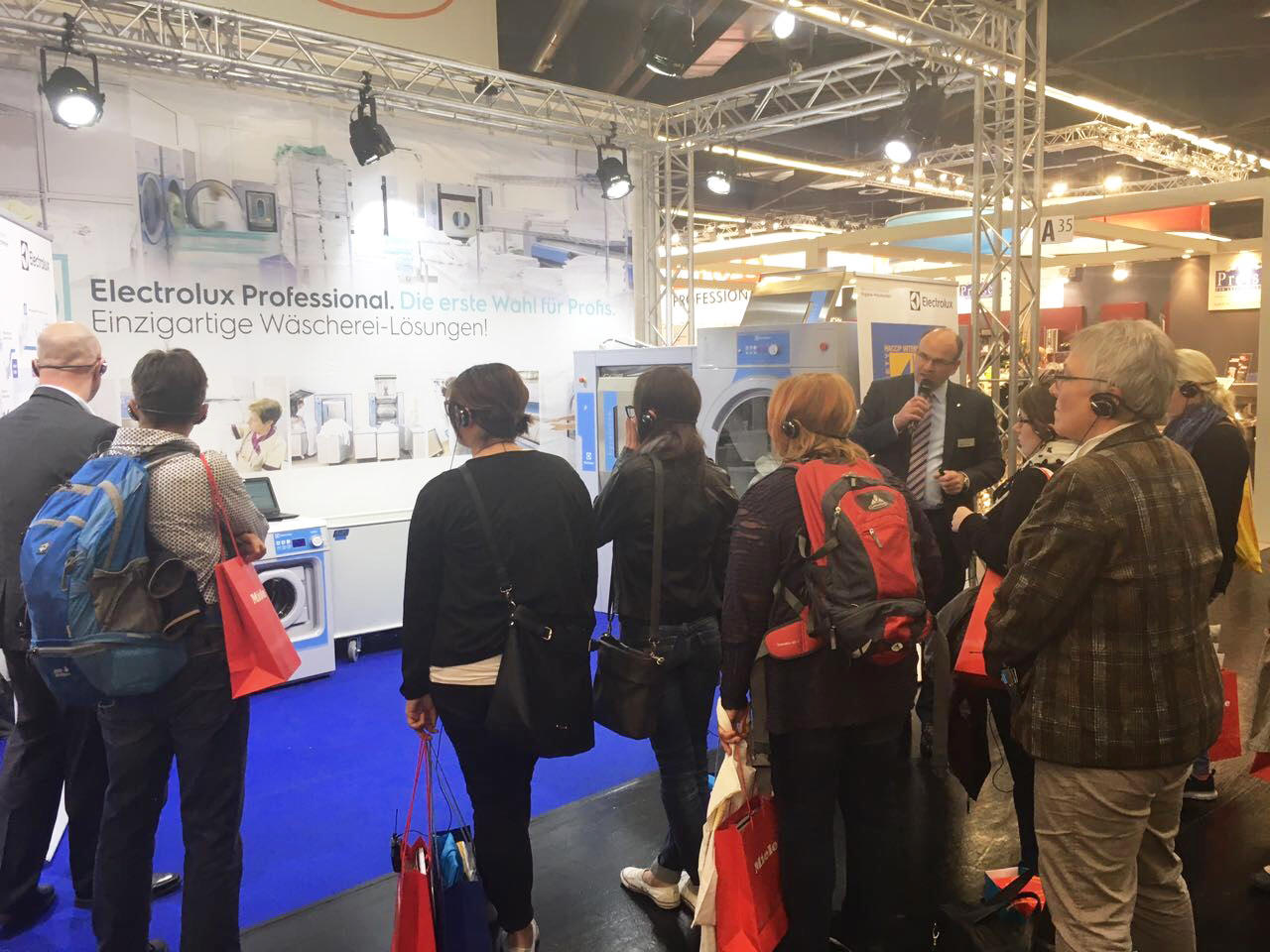 Messerundgang Altenpflege - Hygienewaschen mit Hygienewaschmaschinen